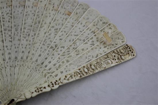 A Chinese export ivory card case and a similar brise fan, 19th century, 11.5cm & 20cm, losses